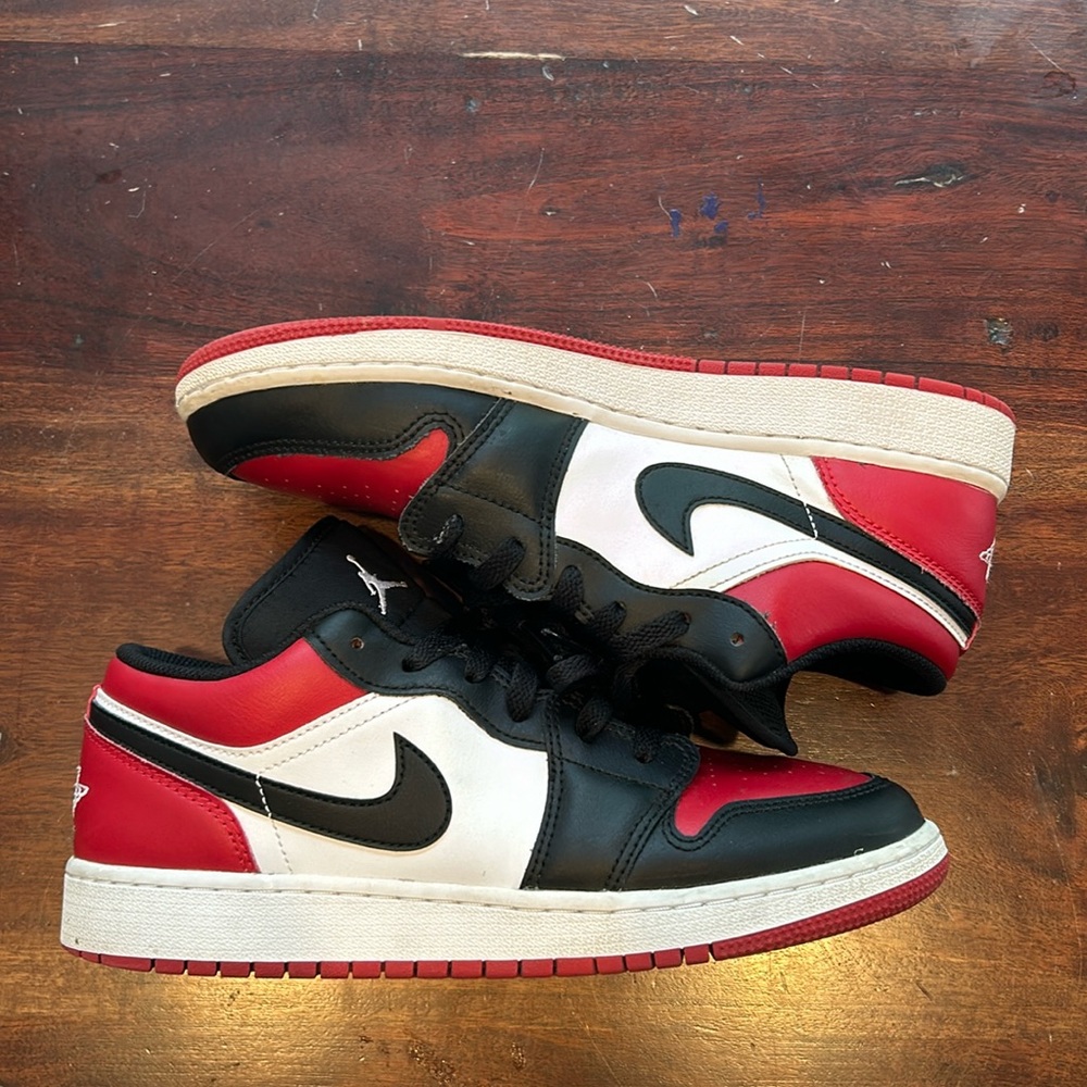 Jordan 1 low bred toe size 7!
